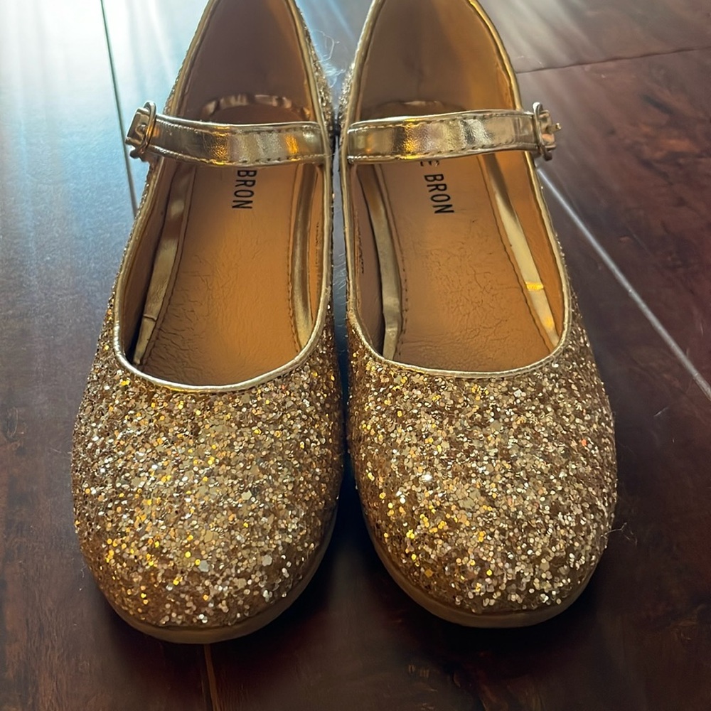 Golden sequin shoes